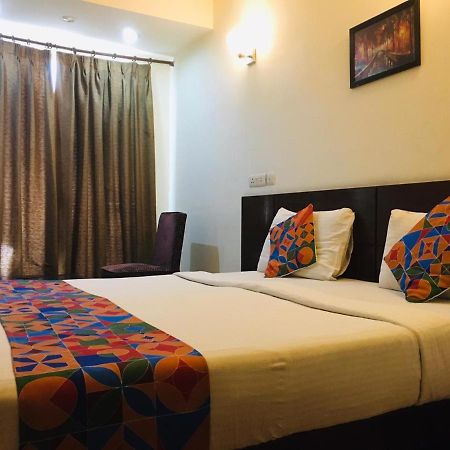 Hotel Merriment Alpha Noida Zewnętrze zdjęcie