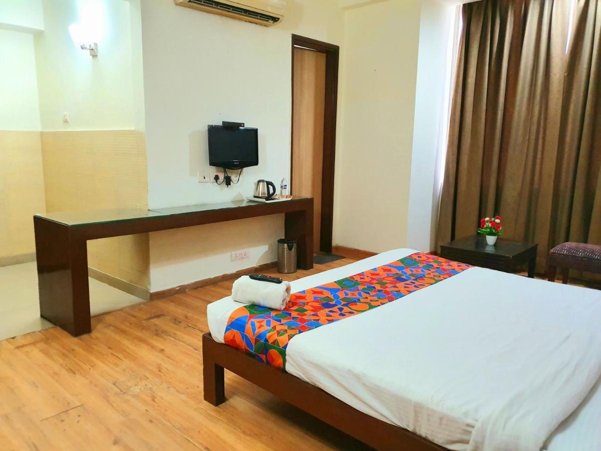 Hotel Merriment Alpha Noida Zewnętrze zdjęcie