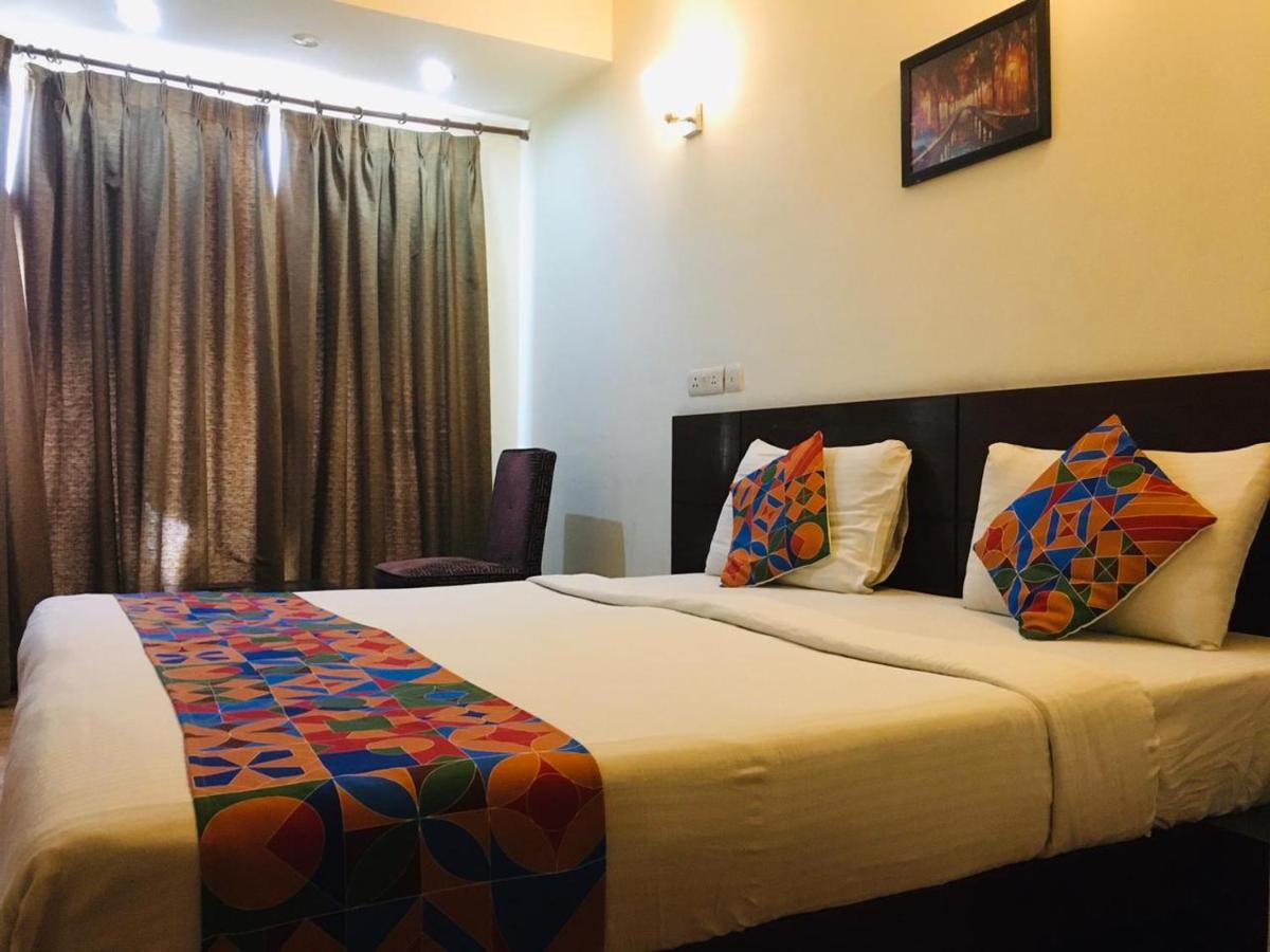 Hotel Merriment Alpha Noida Zewnętrze zdjęcie