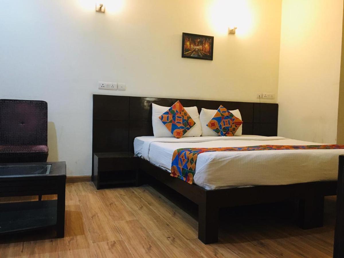 Hotel Merriment Alpha Noida Zewnętrze zdjęcie