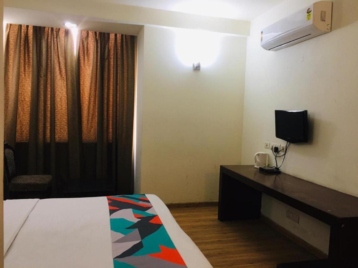 Hotel Merriment Alpha Noida Zewnętrze zdjęcie