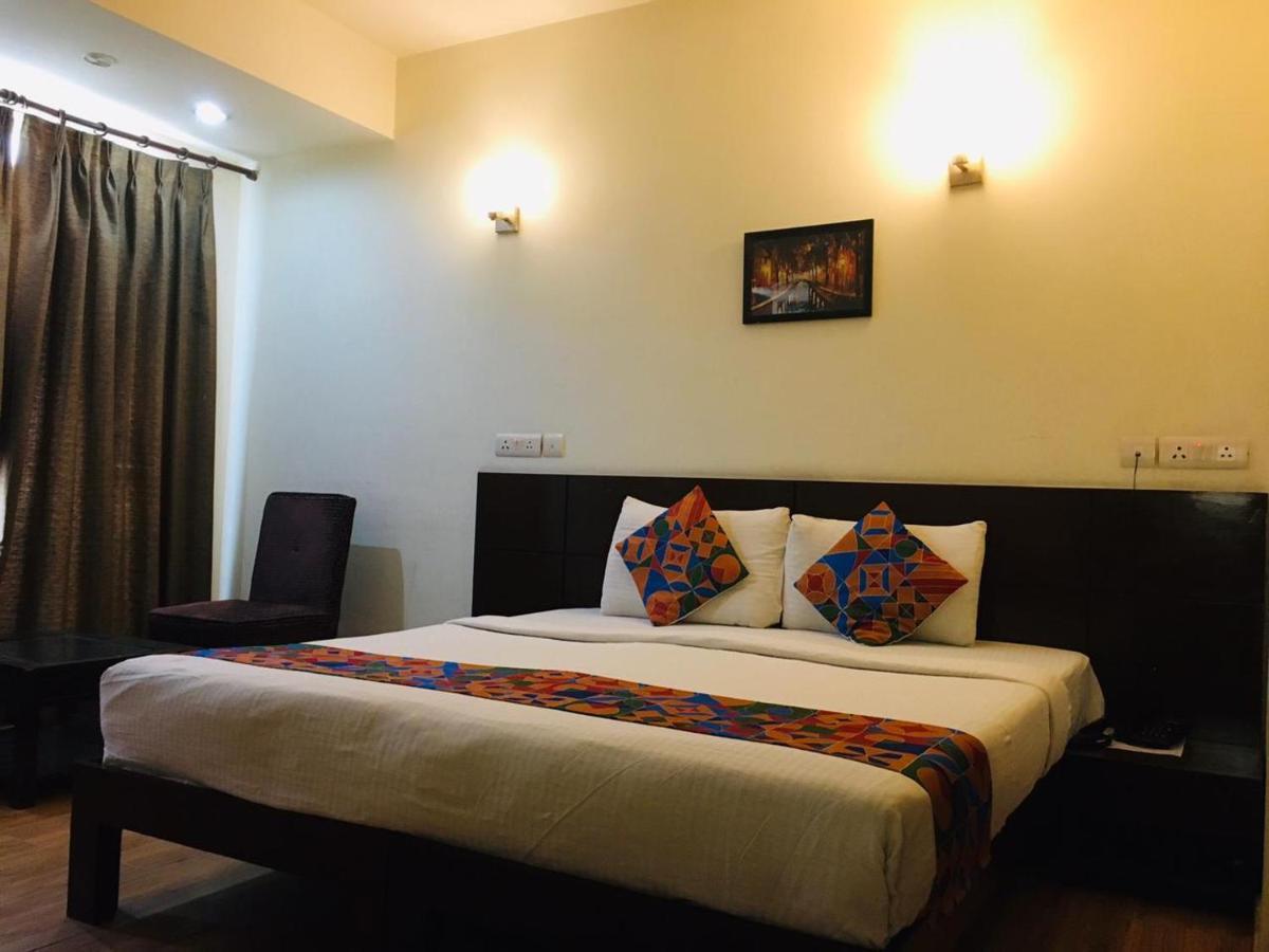 Hotel Merriment Alpha Noida Zewnętrze zdjęcie